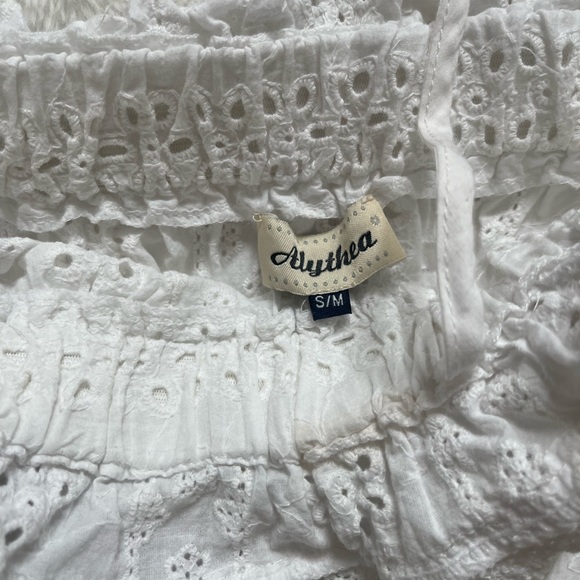 cute lace off the shoulder top - Picture 3 of 4